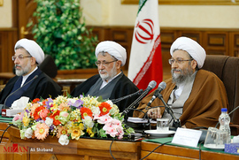 از راست،آیت الله آملی لاریجانی،حجت‌ الاسلام‌ و المسلمین حسین کریمی رییس دیوان عالی،حجت الاسلام و المسلمین امینی معاون منابع انسانی قوه قضاییه