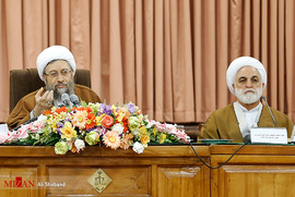 از راست حجت الاسلام و المسلمین اژیه ای و آیت الله آملی لاریجانی رییس قوه قضاییه