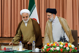 آیت الله رئیسی،رئیس قوه قضائیه، و حجت الاسلام والمسلمین محسنی اژه ای، معاون اول قوه قضائیه، در جلسه مشورتی با قضات دیوان عالی کشور