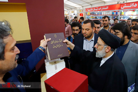 بازدید آیت الله رئیسی رئیس قوه قضاییه از نمایشگاه بین المللی کتاب تهران