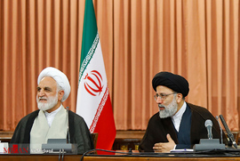 آیت الله رئیسی و حجت الاسلام والمسلمین محسنی اژه ای در جلسه هم اندیشی با وکلای دادگستری 