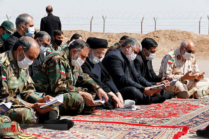 آیت الله رئیسی در ادامه سفر به استان خراسان جنوبی با حضور در پاسگاه‌ مرزی یزدان در نقطه صفر مرزی با کشور افغانستان