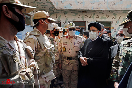 آیت الله رئیسی در ادامه سفر به استان خراسان جنوبی با حضور در پاسگاه‌ مرزی یزدان در نقطه صفر مرزی با کشور افغانستان