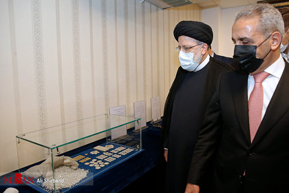 بازدید از نمایشگاه بخشی از بقایای بجا مانده از داعش