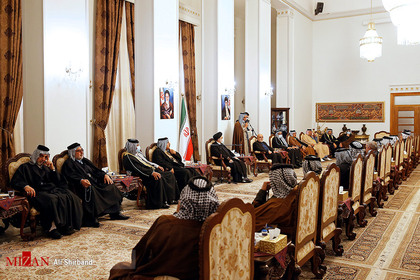 دیدار آیت الله رییسی رییس قوه قضاییه با سران عشایر عراق در محل سفارت جمهوری اسلامی ایران در بغداد