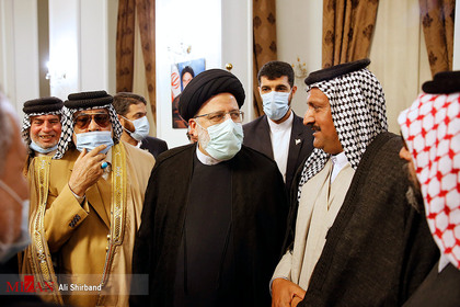 دیدار آیت الله رییسی رییس قوه قضاییه با سران عشایر عراق در محل سفارت جمهوری اسلامی ایران در بغداد