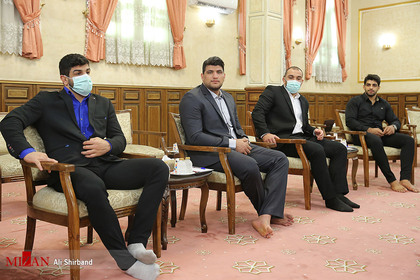 نشست صمیمی رئیس قوه قضاییه با قهرمانان المپیک، پارالمپیک و جهانی
