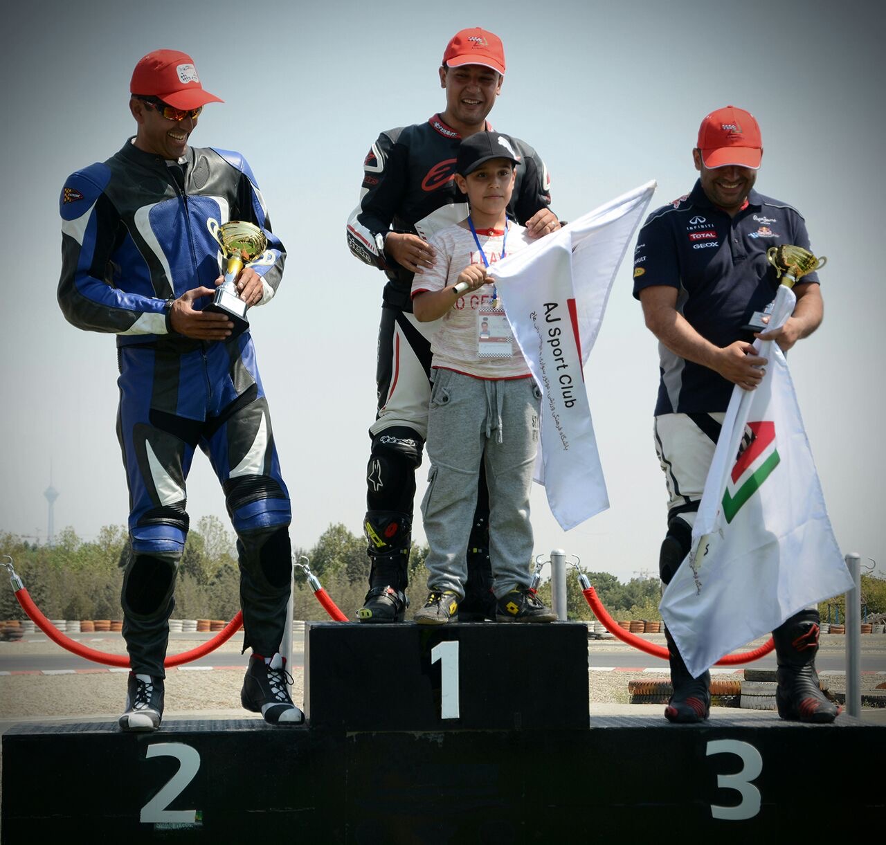 هاشمی‌زاده: دنبال ایجاد پایگاهی برای استعدادیابی و قهرمانی در موتورسواری هستیم/ با آموزش صحیح درصد زیادی از آسیب‌ها کم می‌شود