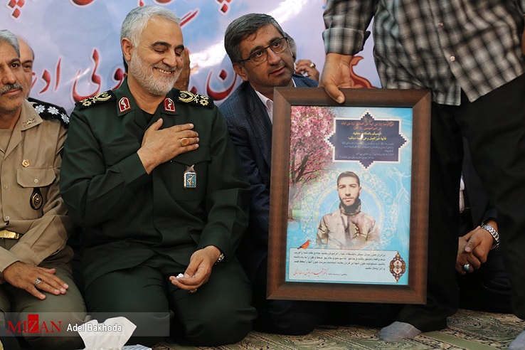 عید ۵/نقش محوری شهید سلیمانی در تشکیل حشـد الشـعبی عراق و بسـیج مردمـی در سوریه عید ۵/نقش محوری شهید سلیمانی در تشکیل حشـد الشـعبی عراق و بسـیج مردمـی در سوریه