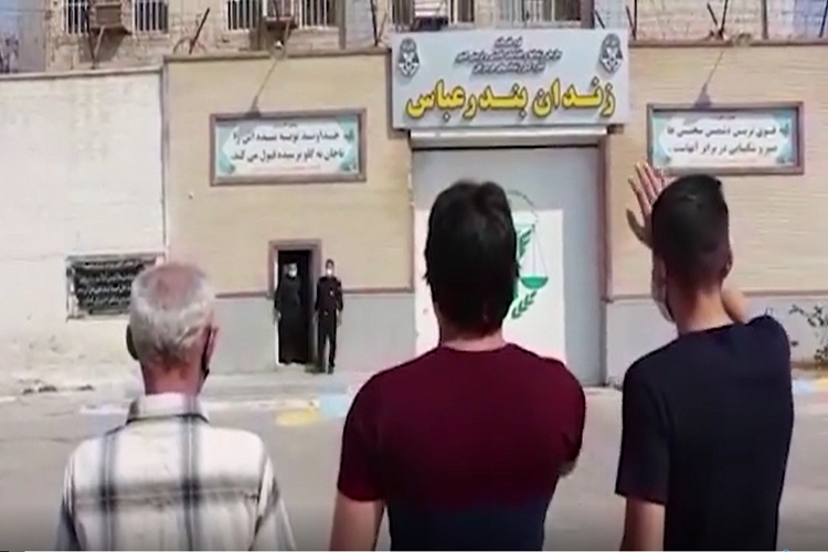 بازدید چهار ساعته رئیس قوه قضاییه از بنادر و گمرکات استان هرمزگان و بندر شهید رجایی/ دیدار چهره به چهره رئیس عدلیه با تعدادی از ‌مراجعه‌کنندگان به دادگستری هرمزگان و خانواده زندانیان/ تاکید قاضی‌القضات بر اعمال تجدیدنظر در فرآیند اعطای تسهیلات و اخذ وثایق در راستای حمایت از تولید و تولیدکنندگان