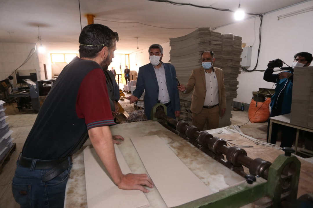 ۶۲ درصد محکومان زندانهای استان قم در ۹۰ کارگاه مشغول به کار شدند ۶۲ درصد محکومان زندانهای استان قم در ۹۰ کارگاه مشغول به کار شدند