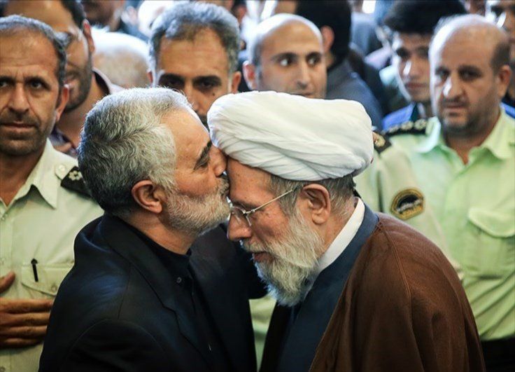 تصویری از آیت الله ری شهری در کنار سردار دل‌ها