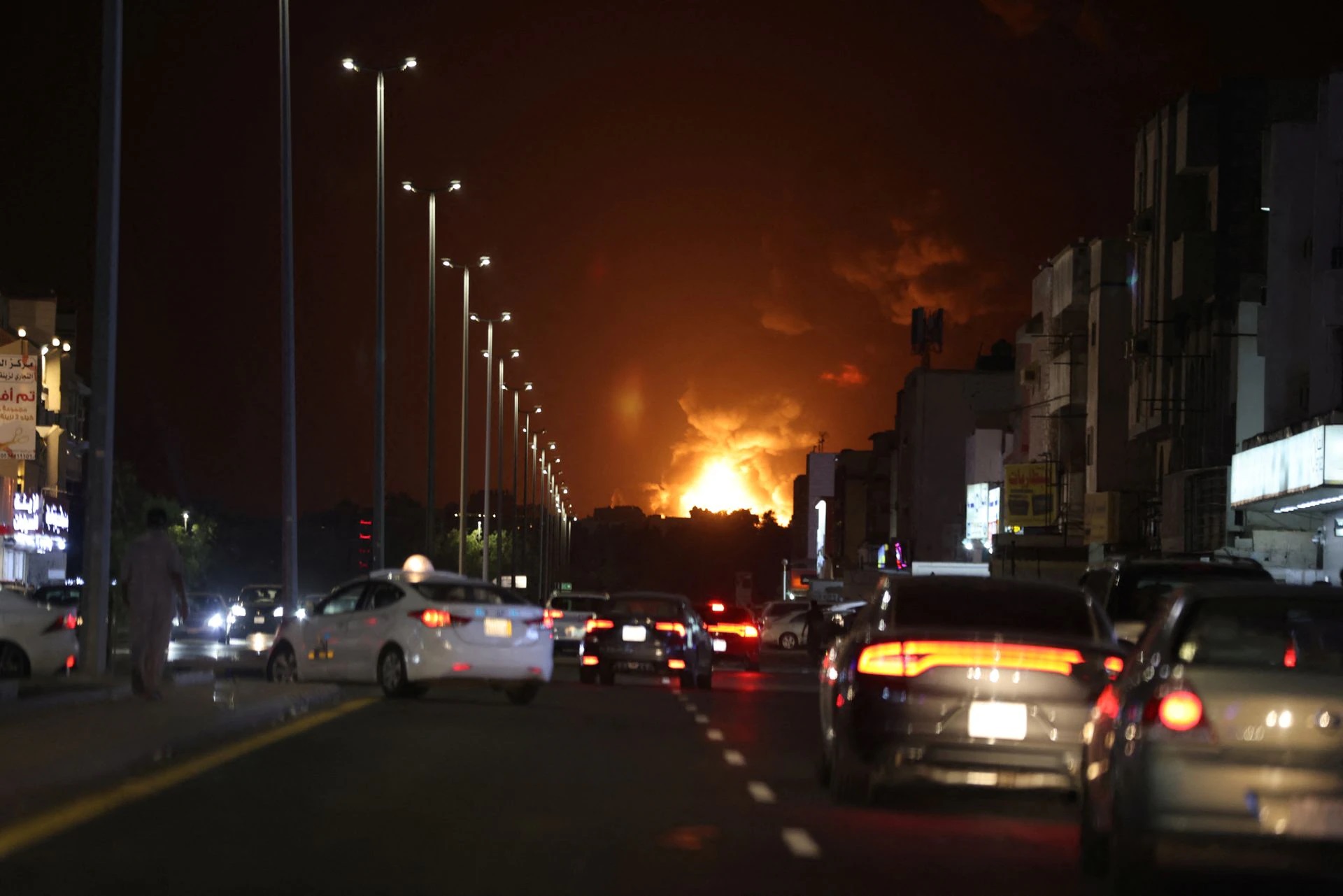 ادامه آتش سوزی‌ها در تاسیسات آرامکو در عربستان