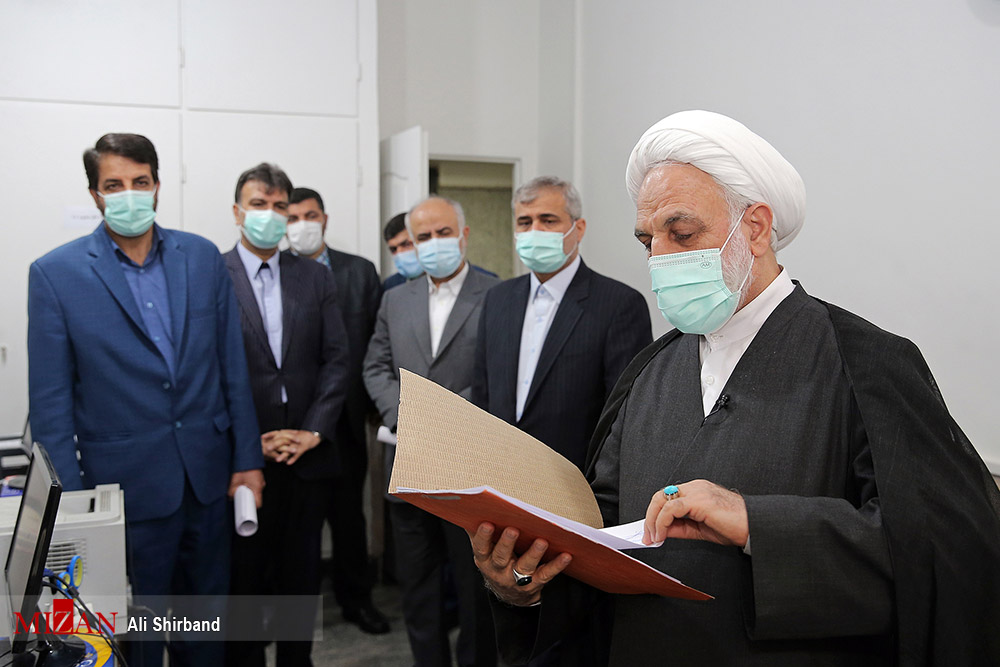 بازدید ۴ ساعت و ۳۰ دقیقه‌ای تخصصی رئیس قوه قضاییه از شعب دادگستری و دادسرای اسلامشهر/ حضور برخی از نمایندگان تهران در مجلس در جریان بازدید در راستای دستور اخیر قاضی‌القضات برای صدور مجوز بازدید وکلای ملت از مراکز قضایی/ دیدار نماینده کارگران کارخانه کیان‌تایر با رئیس قوه قضاییه در ساختمان دادسرای اسلامشهر
