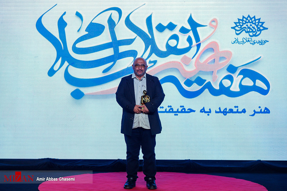 عبدالحمید قدیریان چهره هنر انقلاب در سال ۱۴۰۰ شد عبدالحمید قدیریان چهره هنر انقلاب در سال ۱۴۰۰ شد