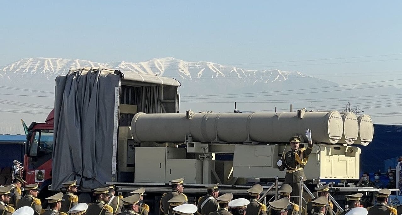 نمایش قدرت پهپادی و تجهیزات ارتش در مراسم ۲۹ فروردین رئیس جمهور: ارتش با استفاده از فرصت تحریمها توانمند شد/ نمایش قدرت پهپادی و تجهیزات ارتش در مراسم ۲۹ فروردین