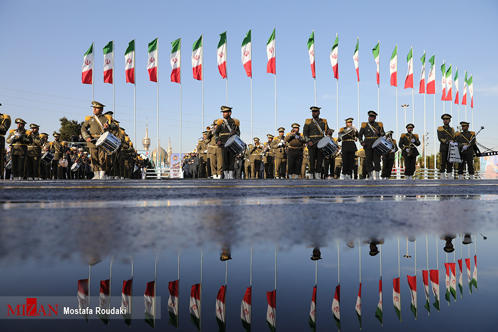 نمایش قدرت پهپادی و تجهیزات ارتش در مراسم ۲۹ فروردین رئیس جمهور: ارتش با استفاده از فرصت تحریمها توانمند شد/ نمایش قدرت پهپادی و تجهیزات ارتش در مراسم ۲۹ فروردین