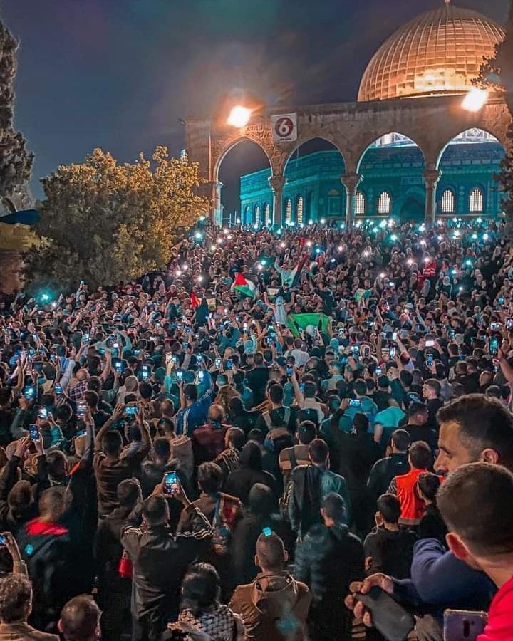 حضور هزاران نمازگزار در مسجدالاقصی/ شلیک گاز اشک آور به سمت نمازگزاران حضور هزاران نمازگزار در مسجدالاقصی/ شلیک گاز اشک آور به سمت نمازگزاران