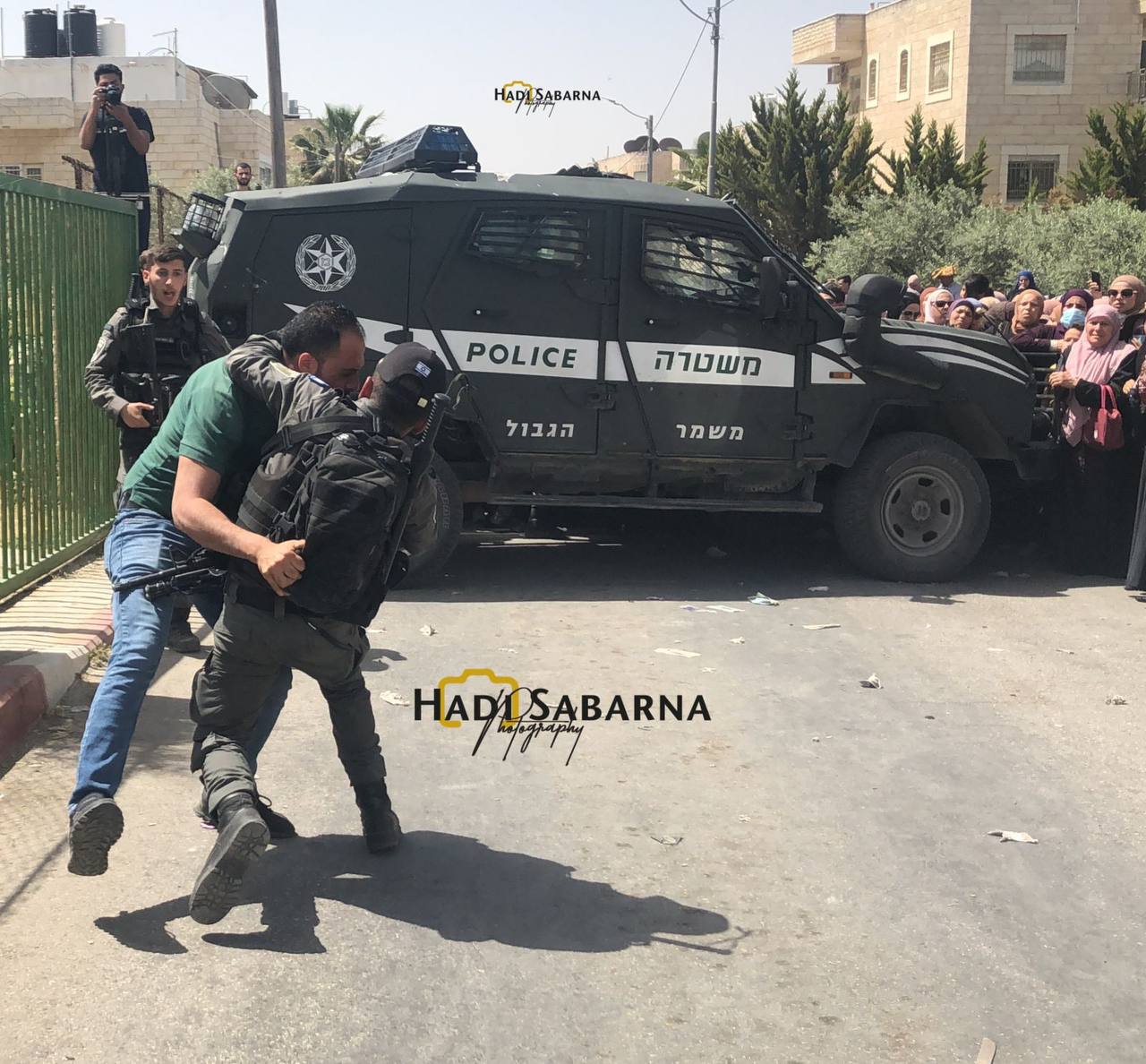یورش نظامیان صهیونیست به مسجدالاقصی همزمان با روز جهانی قدس/ دهها فلسطینی مجروح شدند یورش نظامیان صهیونیست به مسجدالاقصی همزمان با روز جهانی قدس/ دهها فلسطینی مجروح شدند
